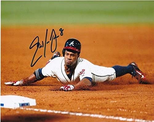 אריק יאנג ג'וניור אטלנטה בראבס פעולה חתומה 8x10 - תמונות MLB עם חתימה