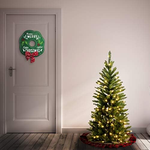 חברת העצים הלאומית המלאכותית המלאכותית עץ חג המולד דק, ירוק, אשוח קינגסווד, אורות לבנים, כוללת מעמד, 4.5 רגל